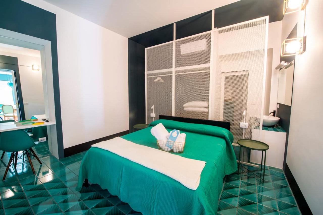 Ninina Boutique Suites Салерно Екстериор снимка